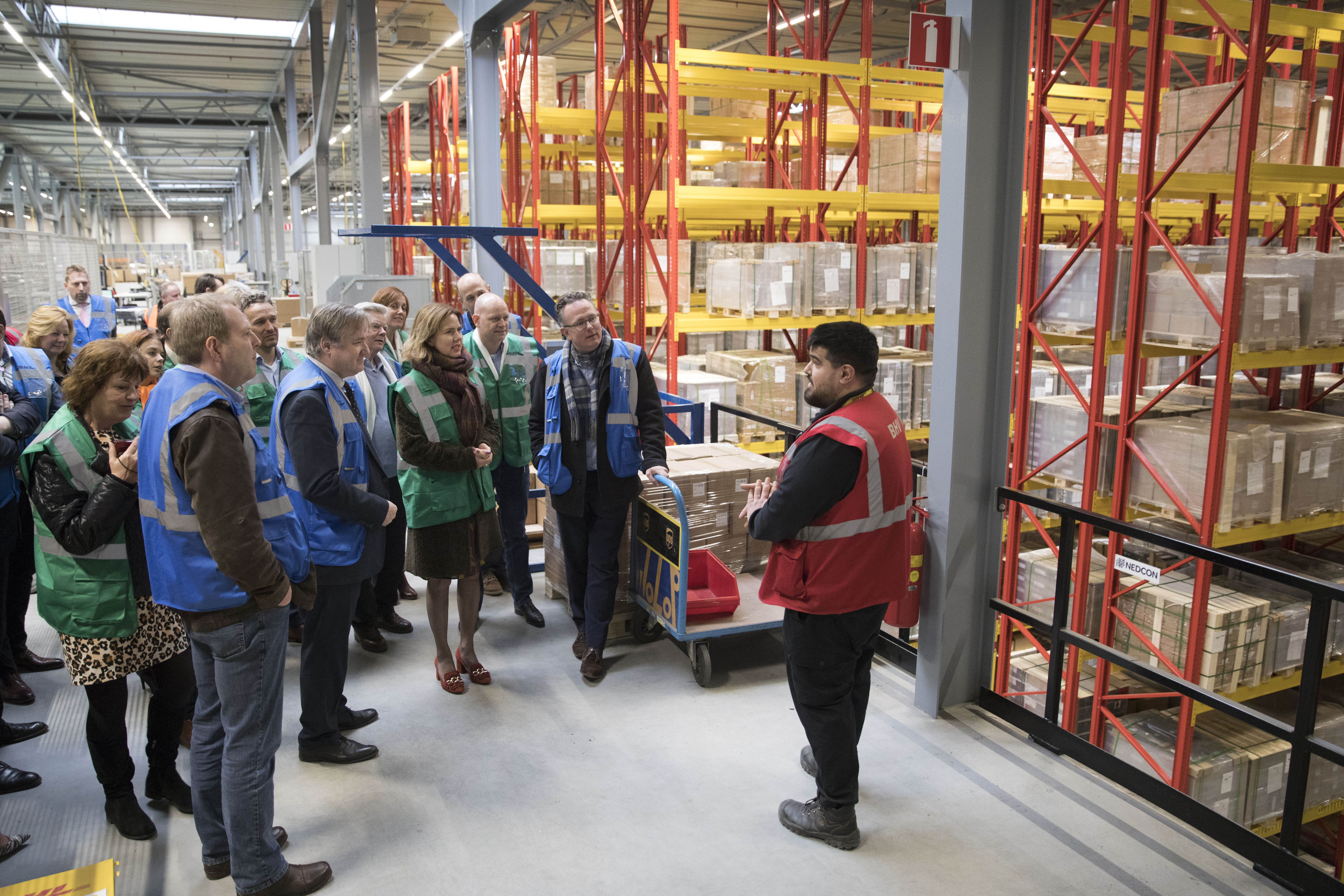 Minister van IenW Van Nieuwenhuizen bezoekt Prologis Park Nieuwegein Minister van IenW Van Nieuwenhuizen bezoekt Prologis Park Nieuwegein