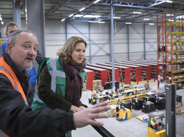 Minister van IenW Van Nieuwenhuizen bezoekt Prologis Park Nieuwegein