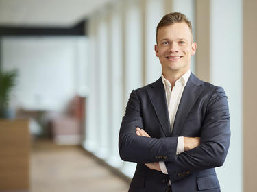 Bart Konings.jpg Bart Konings standing in an office