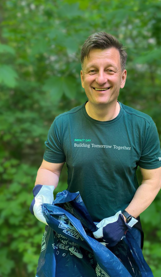 Prologis-werknemer die glimlacht tijdens IMPACT Day Prologis-werknemer die glimlacht tijdens IMPACT Day